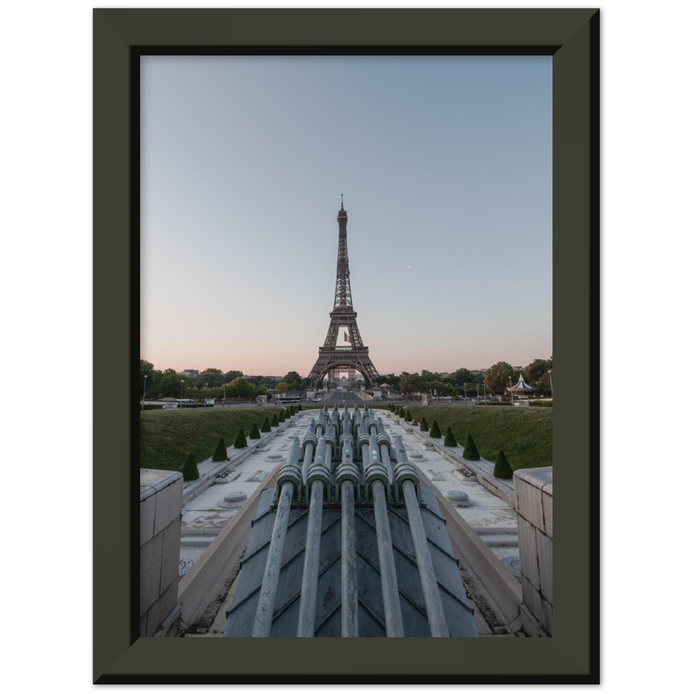 Eiffel Tower in the morning - Tour Eiffel le matin