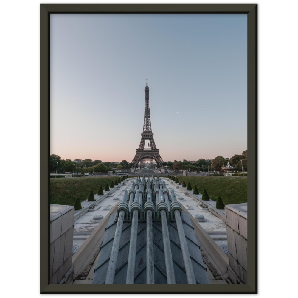 Eiffel Tower in the morning - Tour Eiffel le matin